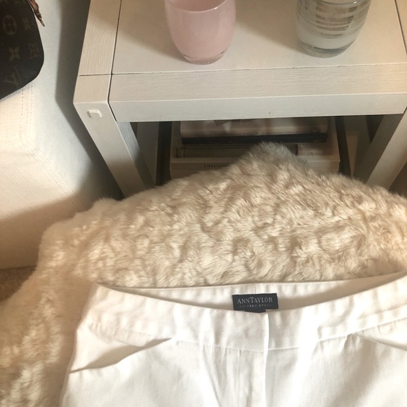 ⭐️FINAL PRICE DROP⭐️Ann Taylor Shorts. White, Size 4. - Picture 2 of 5